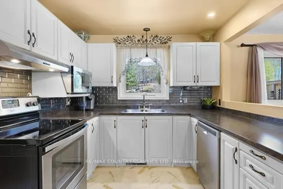 152 Bridge Street W