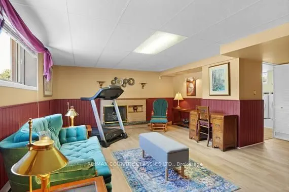 152 Bridge Street W