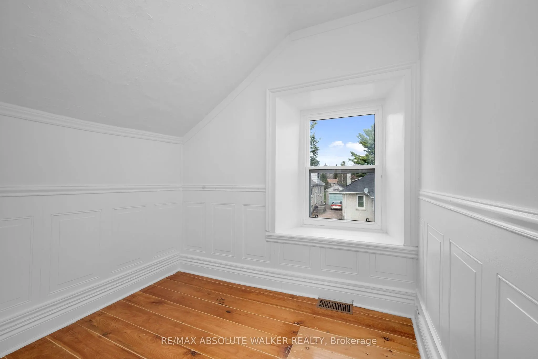 297 Park Street E