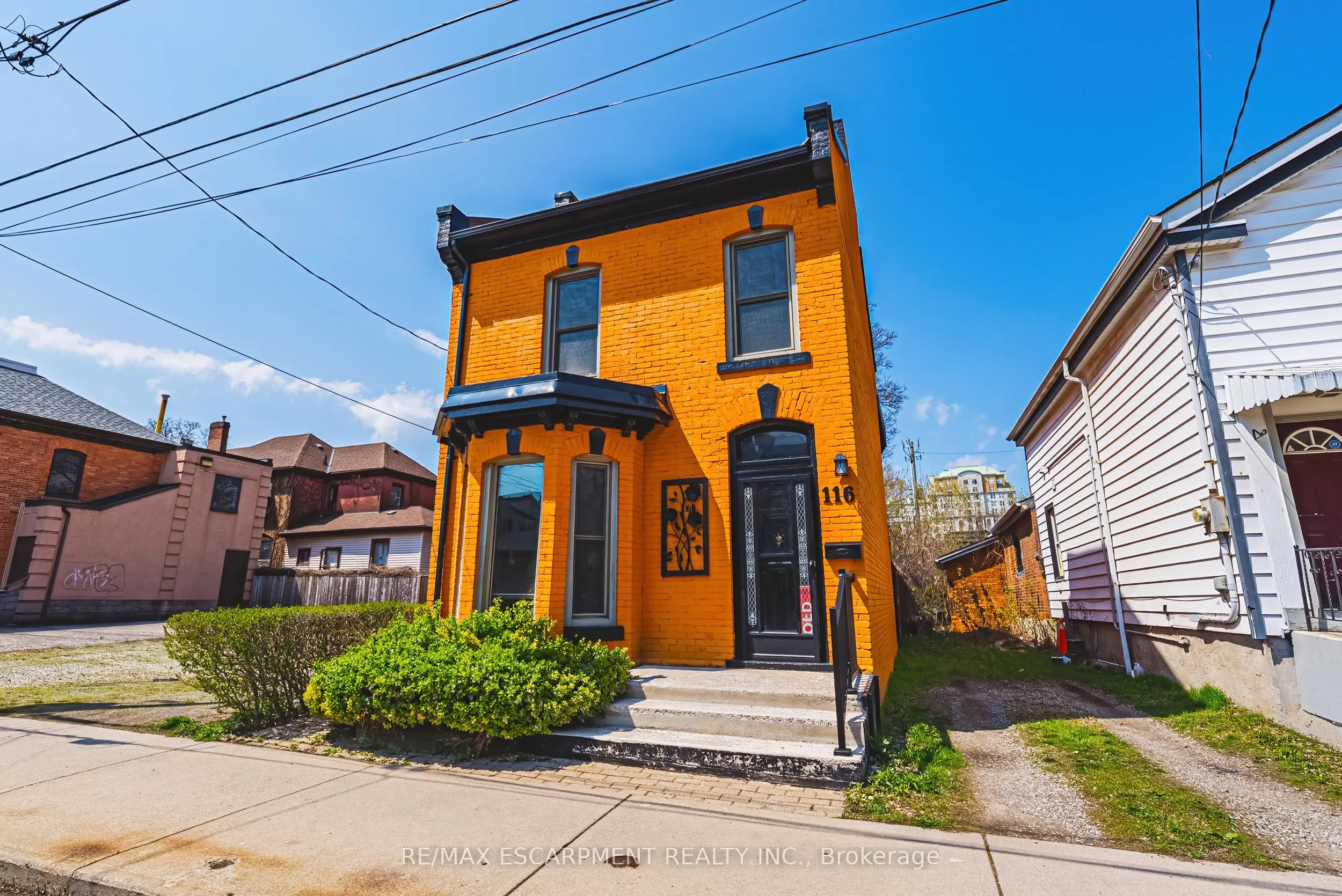 116 Catharine Street S