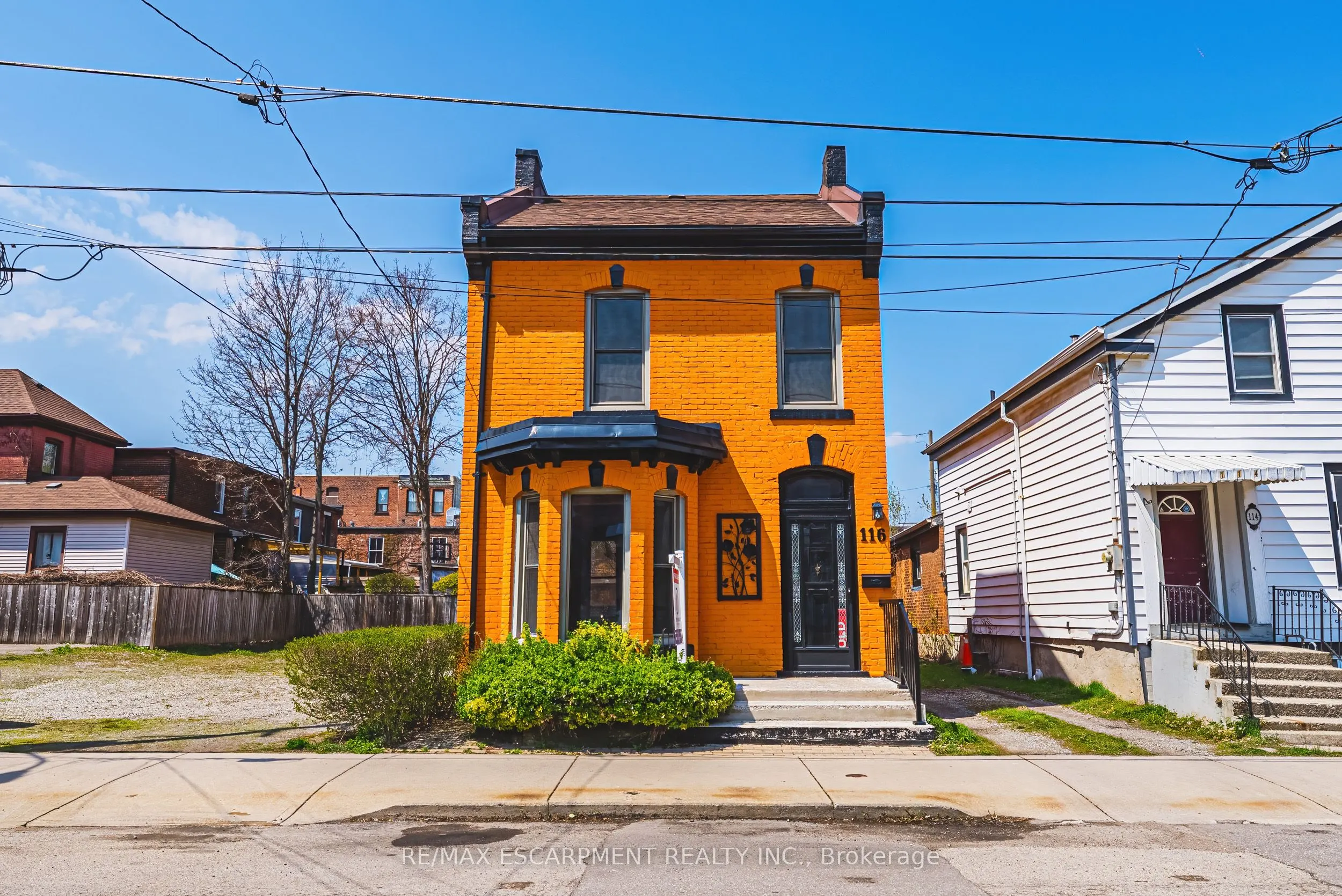 116 Catharine Street S
