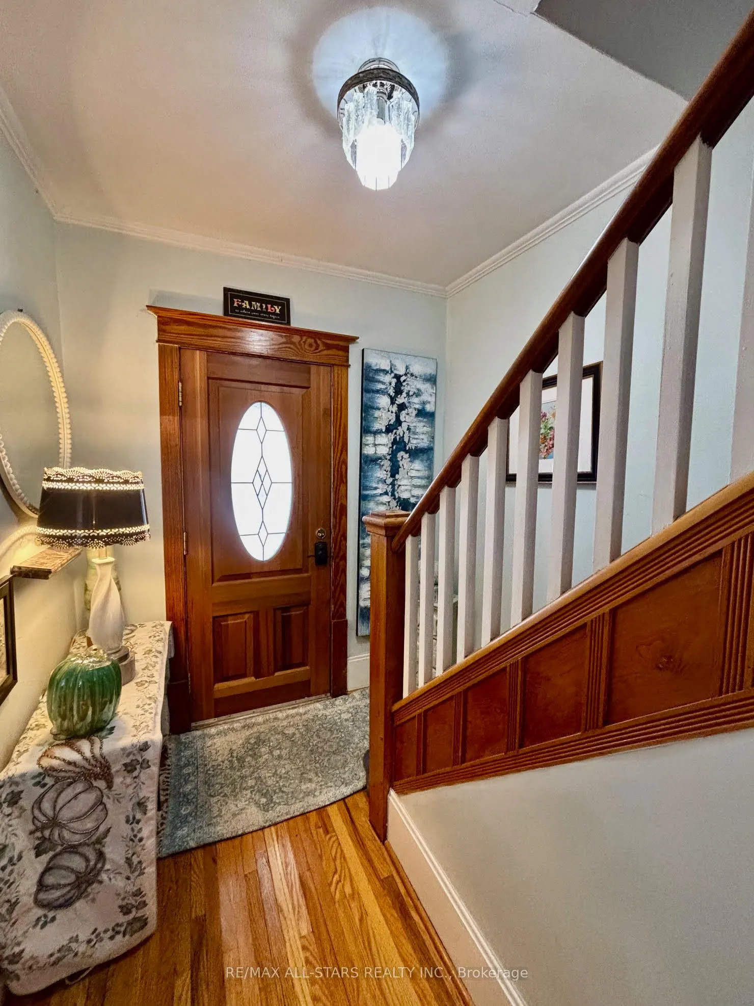 28 Simcoe Street