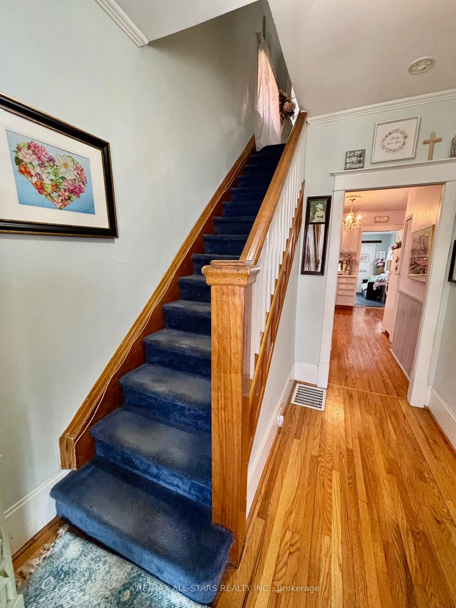 28 Simcoe Street
