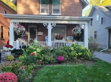 28 Simcoe Street