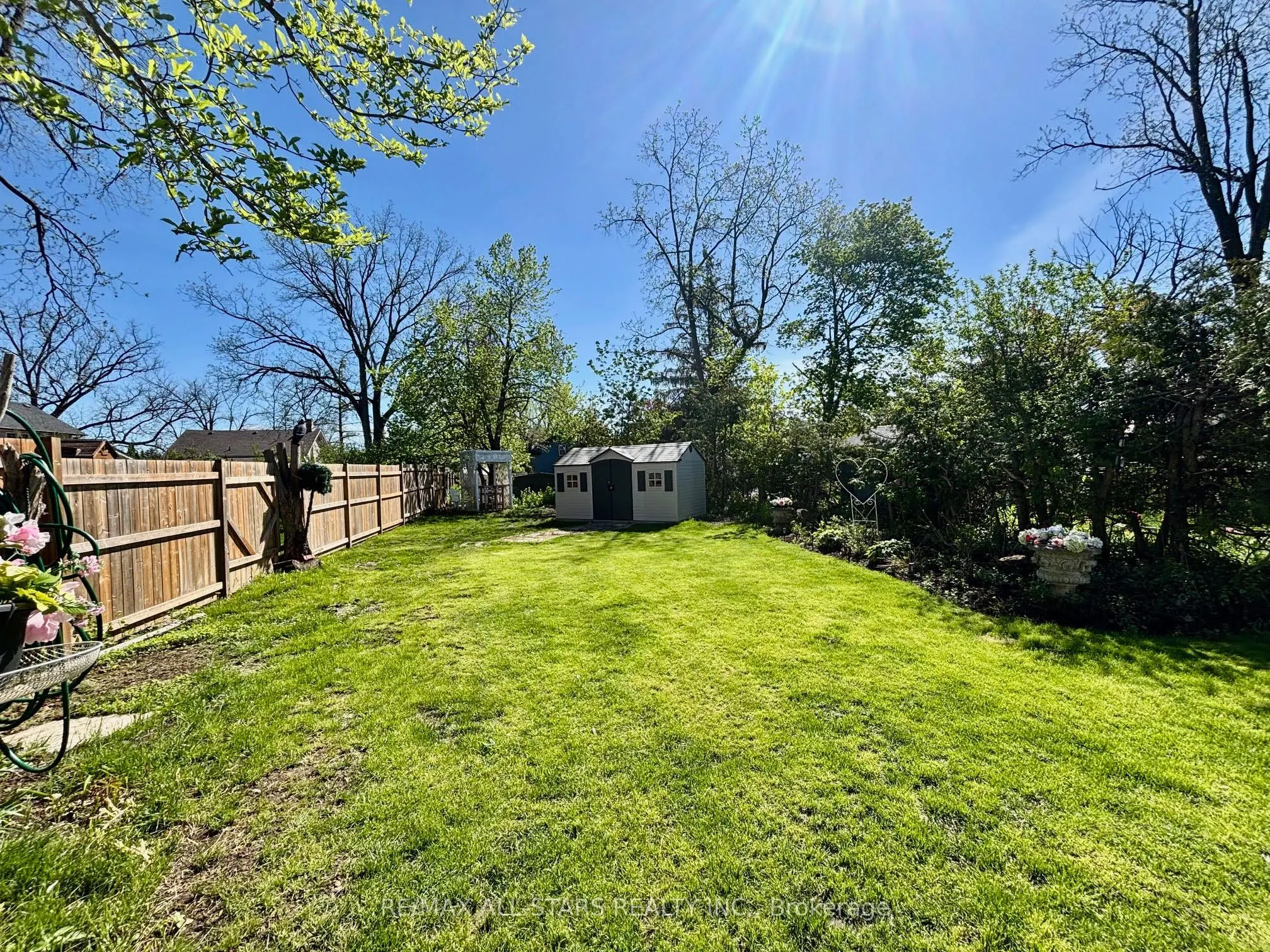 28 Simcoe Street