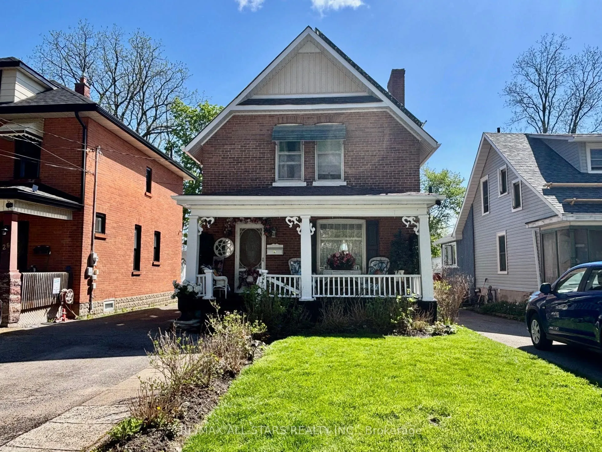28 Simcoe Street