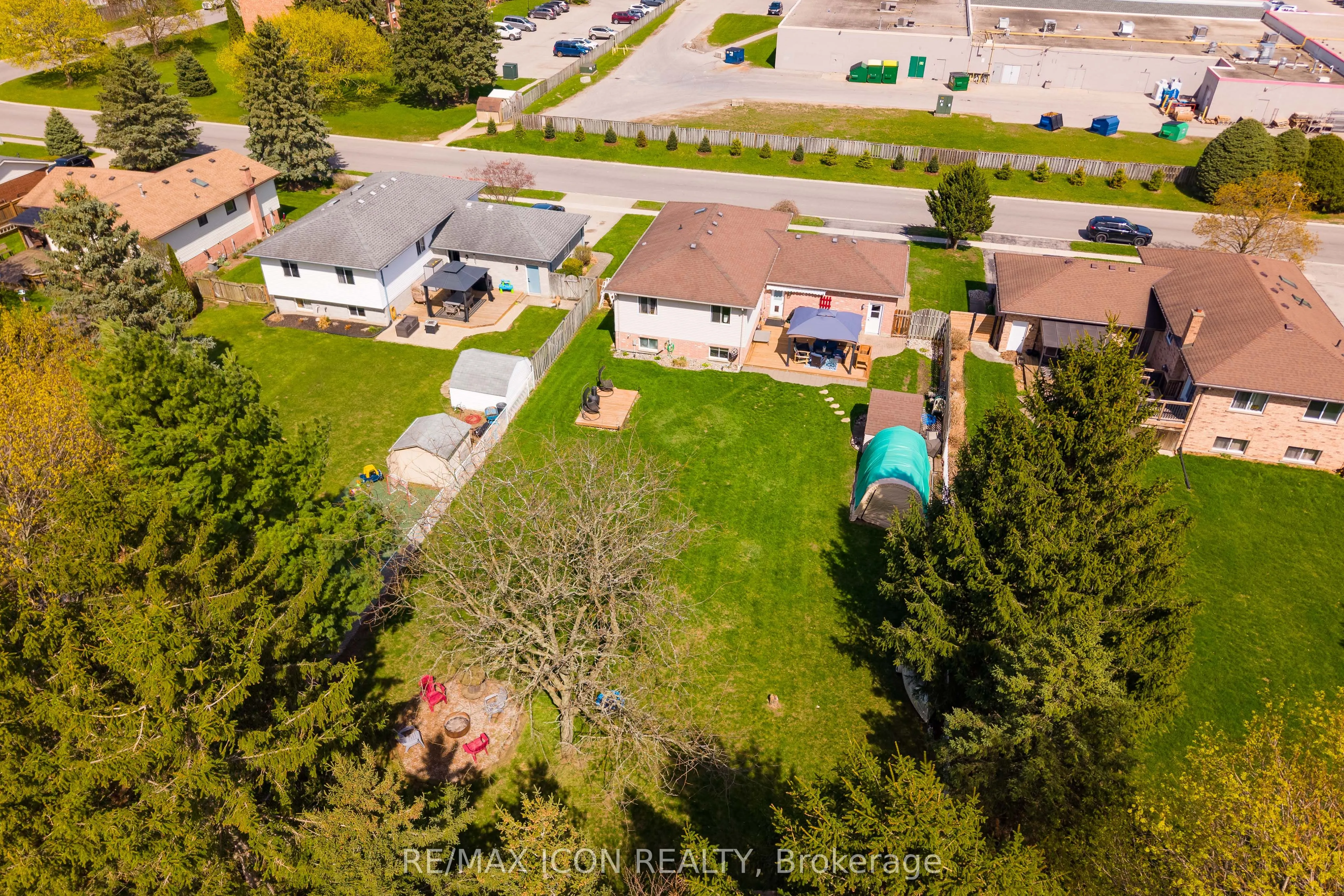 61 Carleton Court