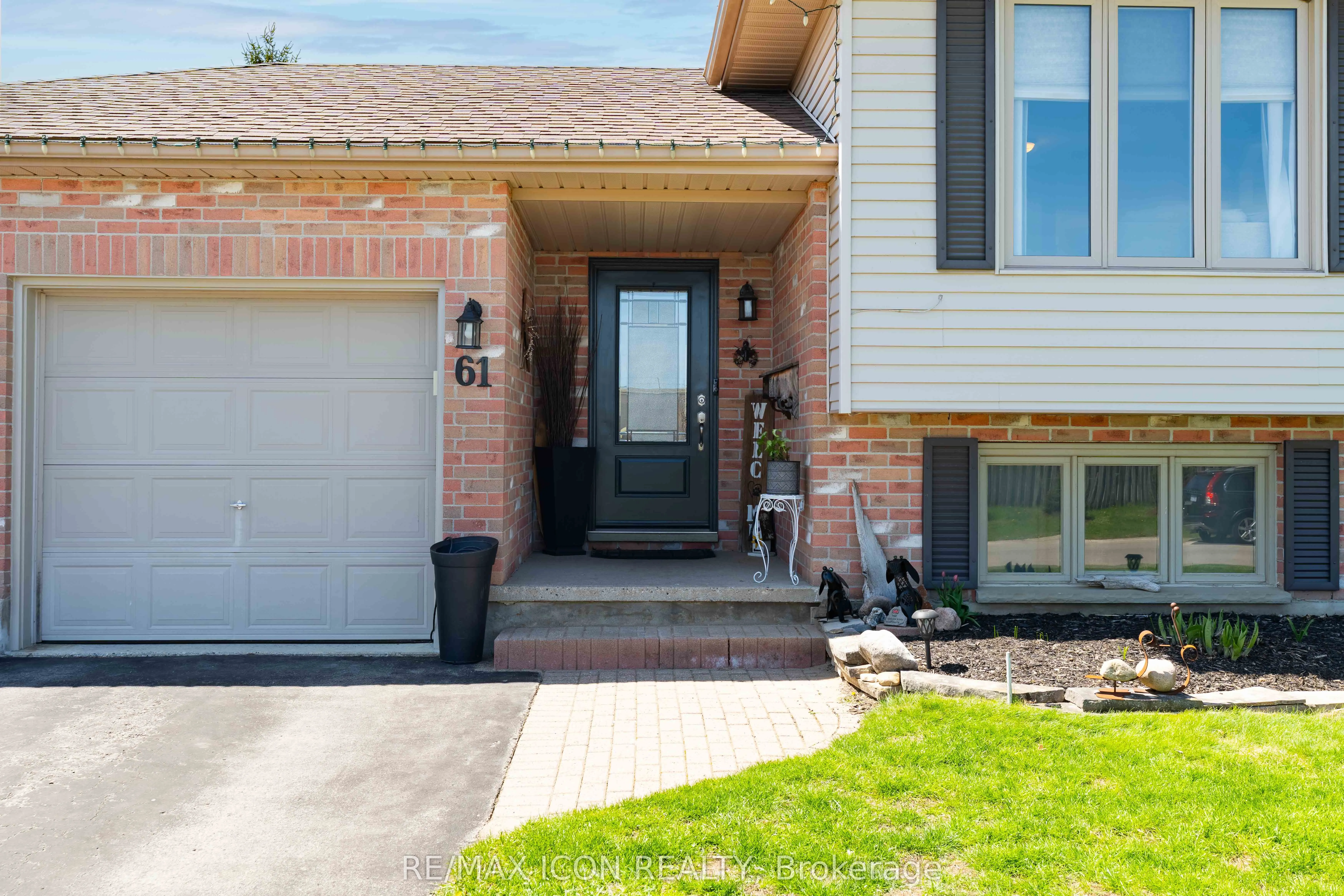 61 Carleton Court