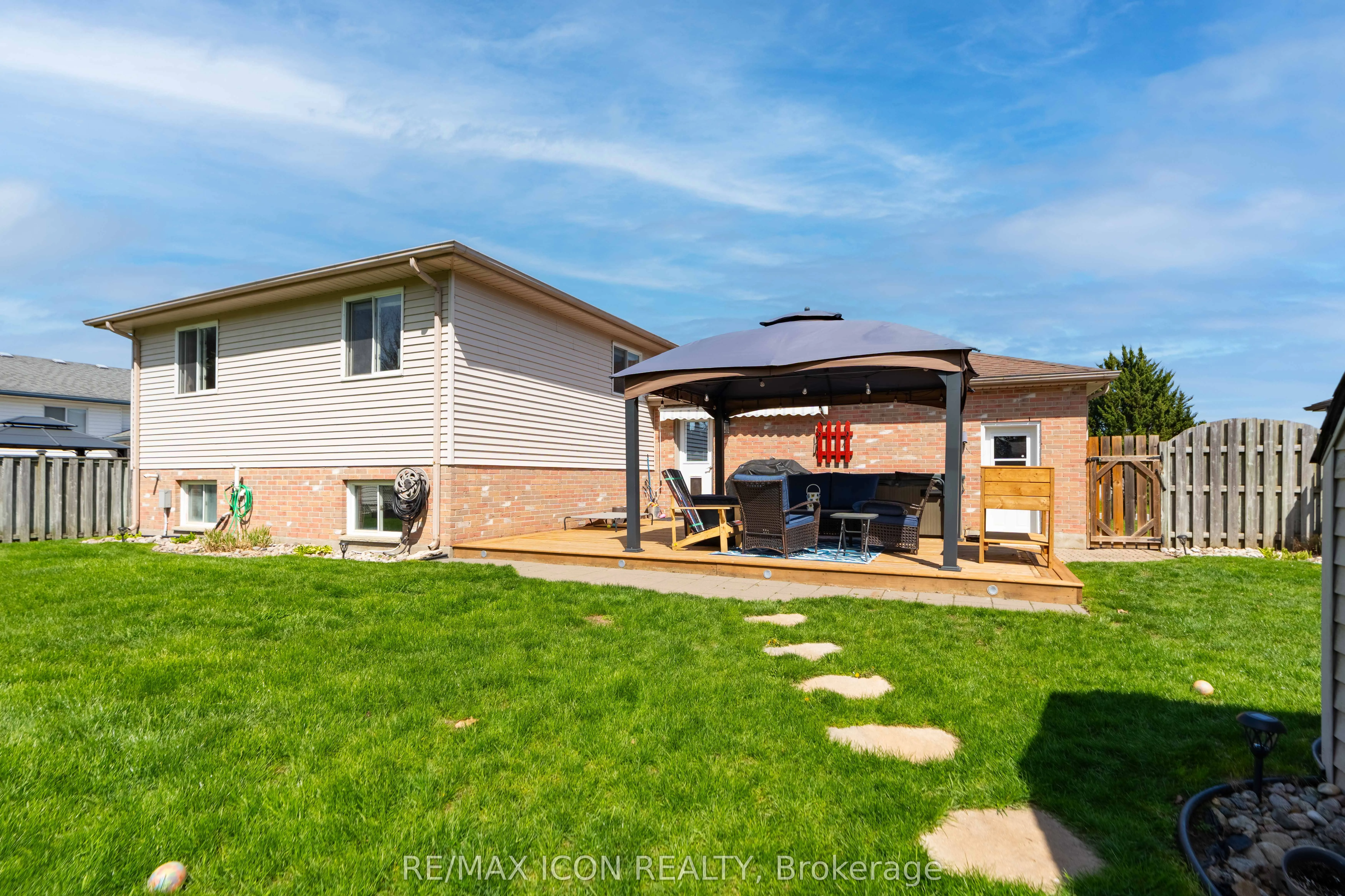61 Carleton Court
