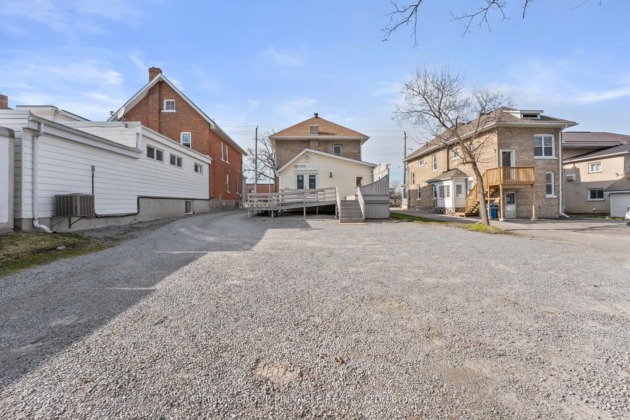 255 Kent Street W