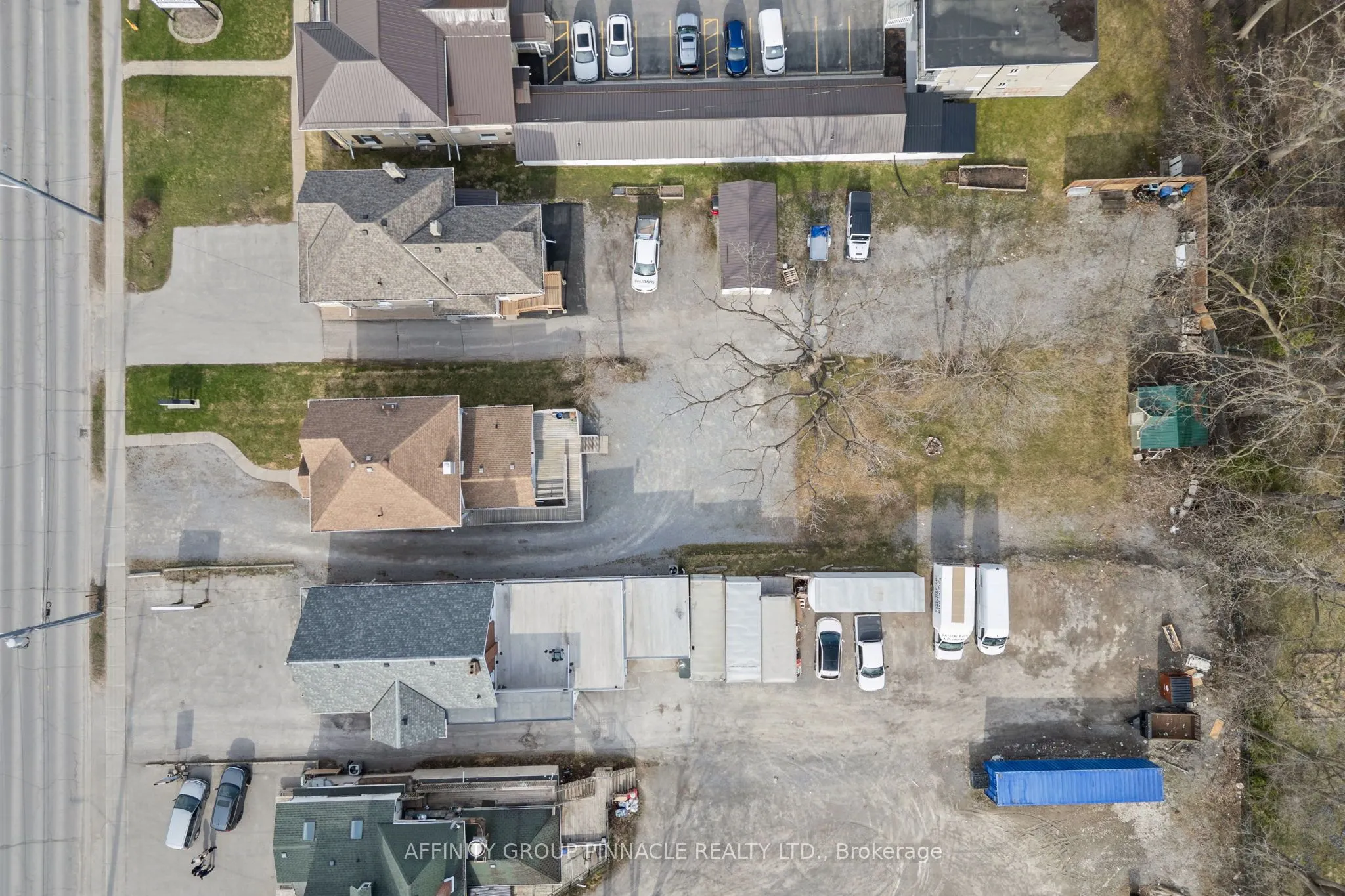 255 Kent Street W