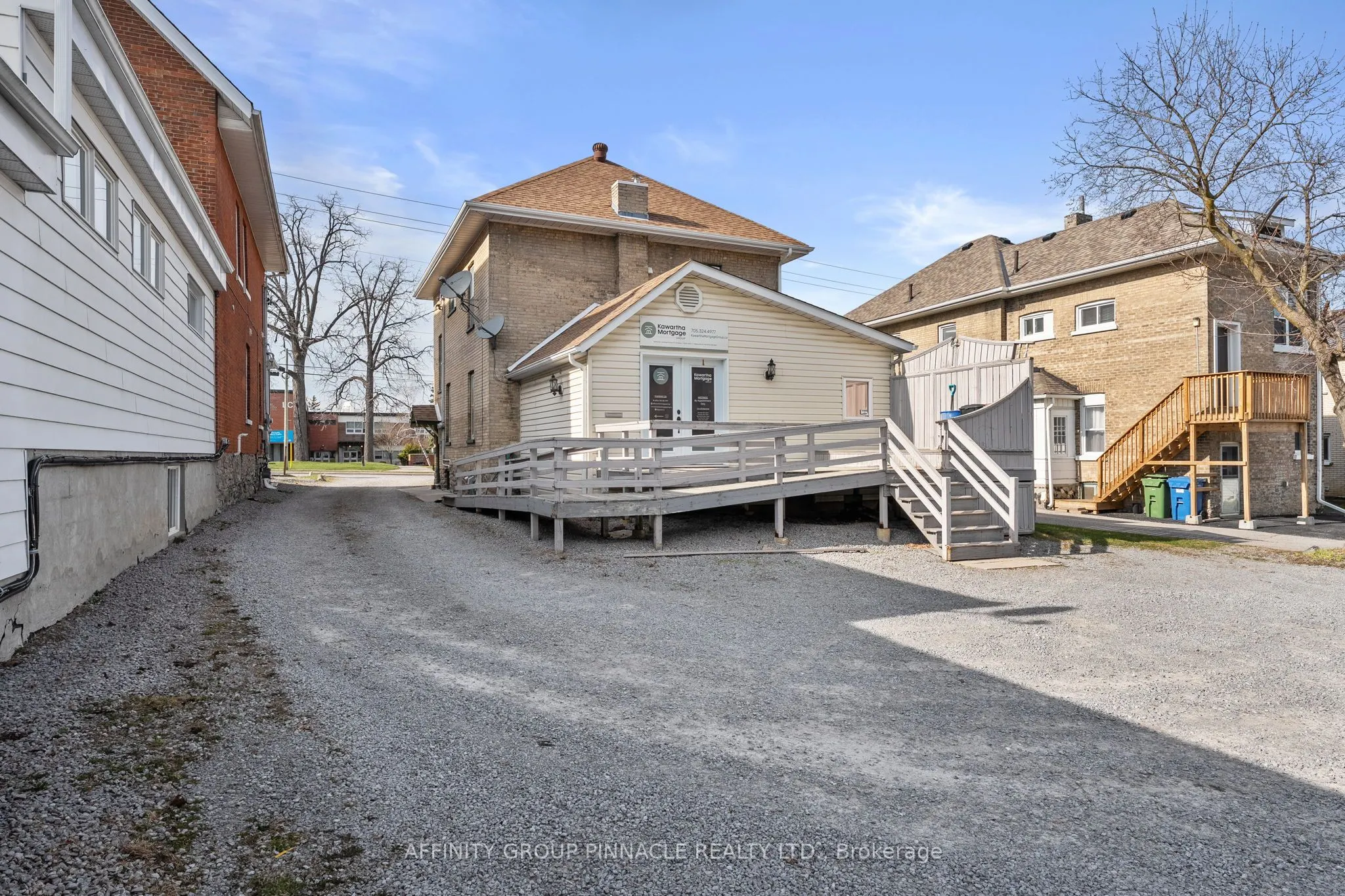 255 Kent Street W