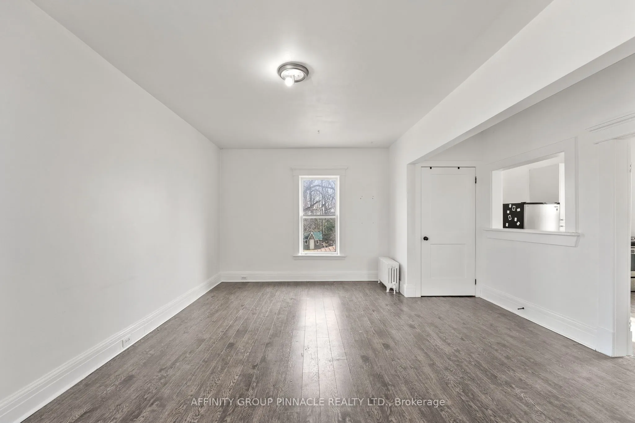 255 Kent Street W