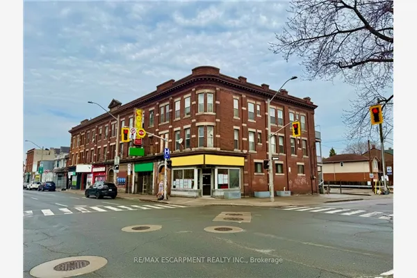 453 KING Street E