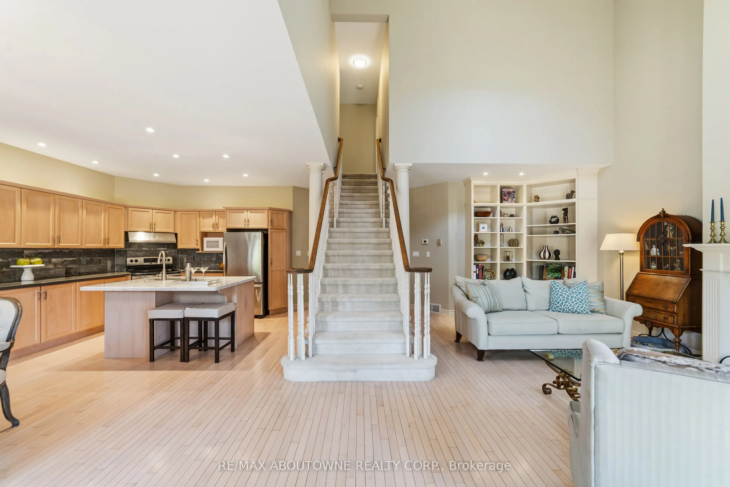 575 Simcoe Street #12