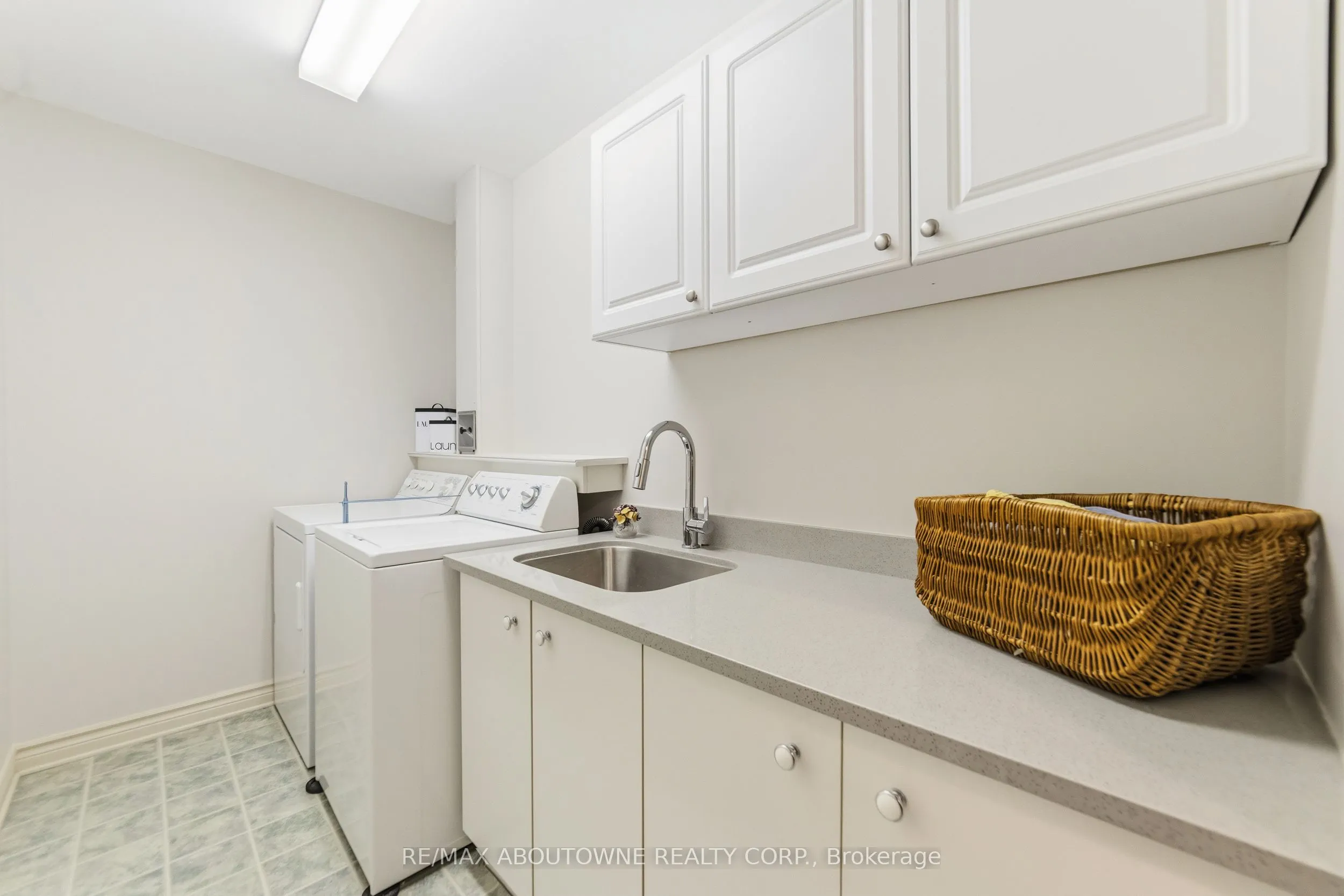 575 Simcoe Street #12
