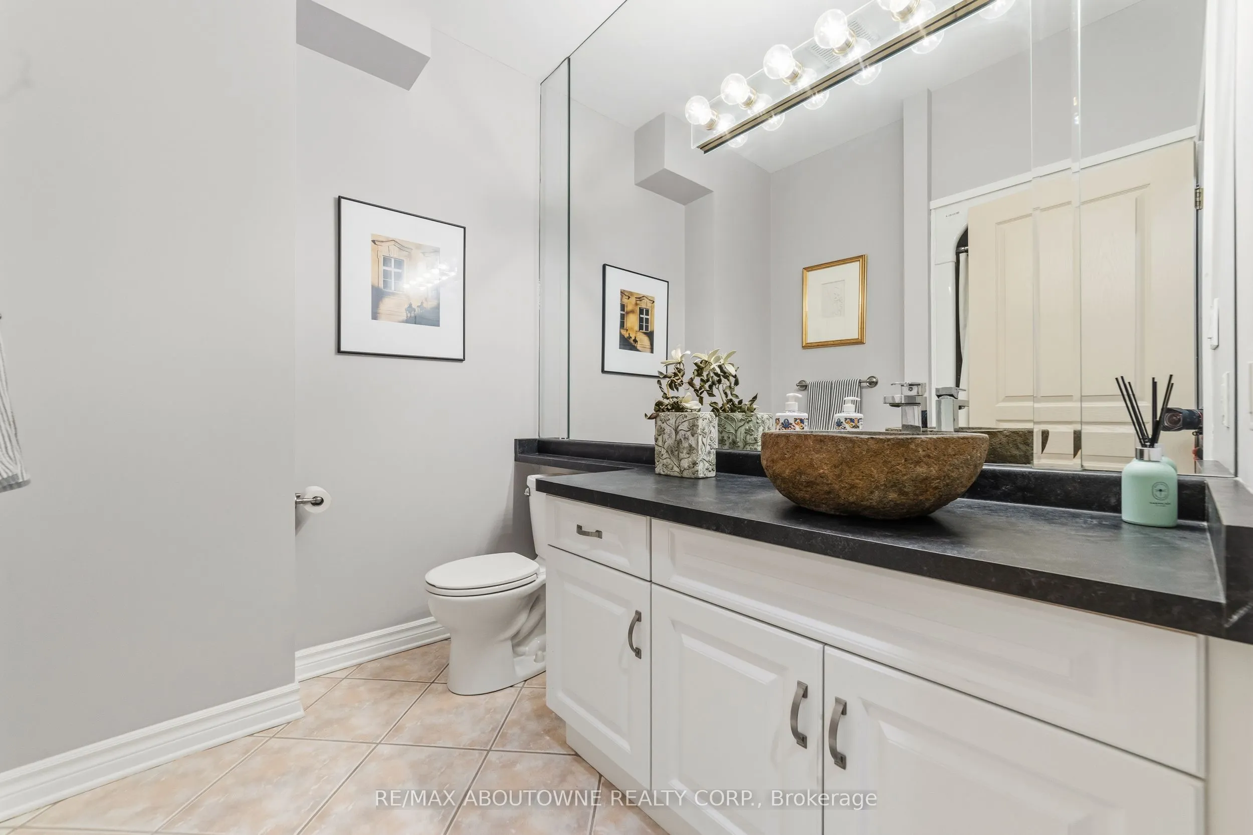 575 Simcoe Street #12