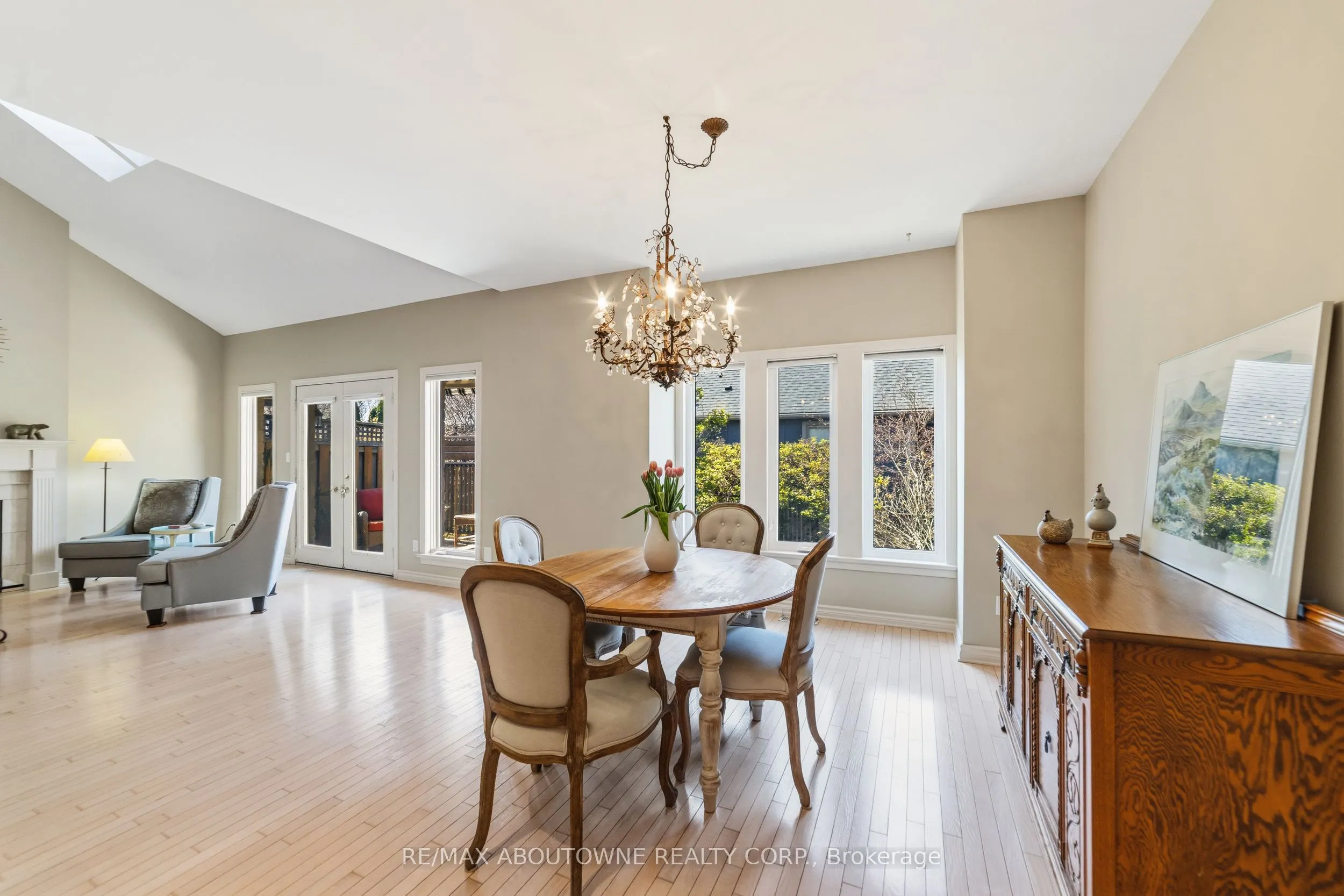 575 Simcoe Street #12