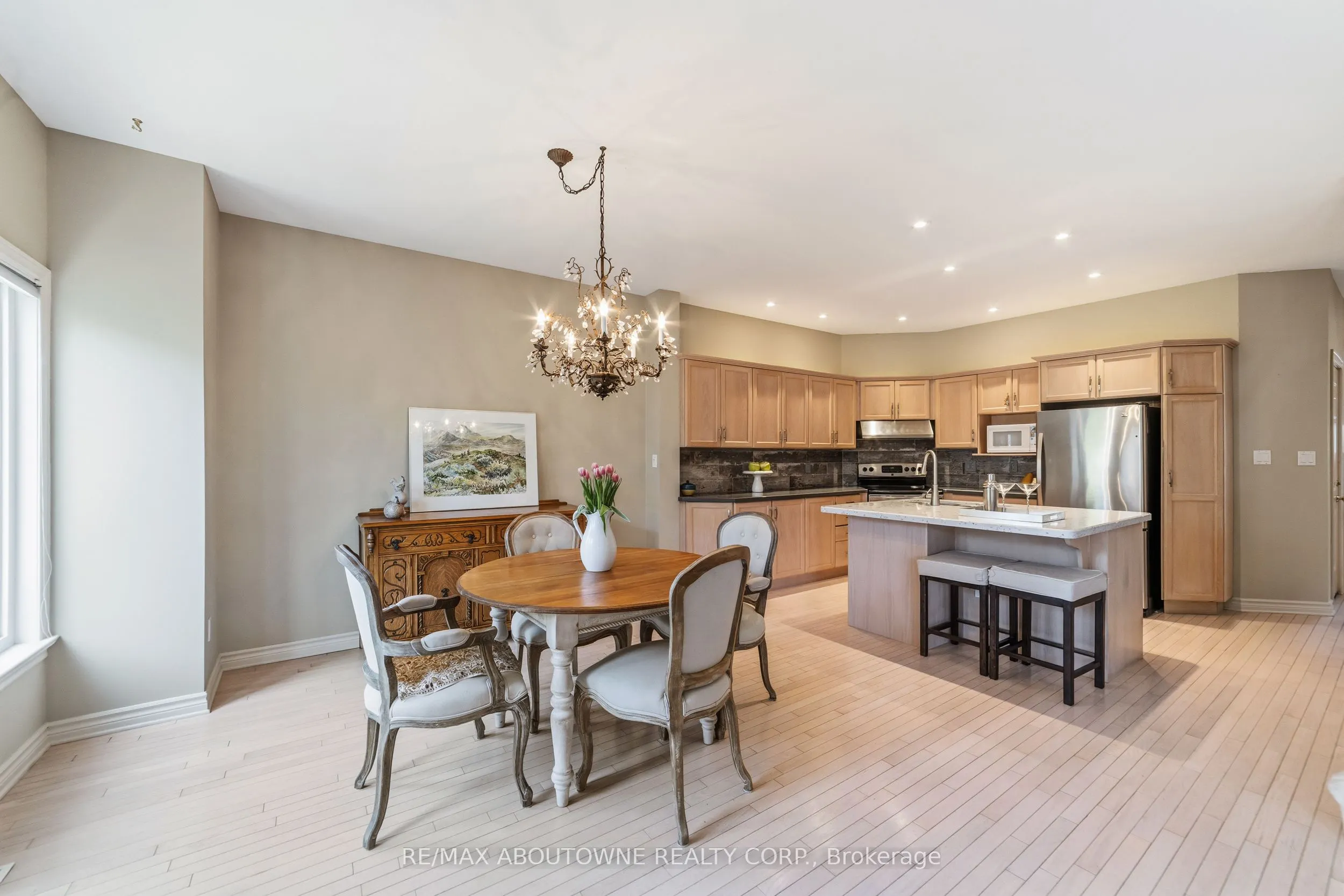 575 Simcoe Street #12