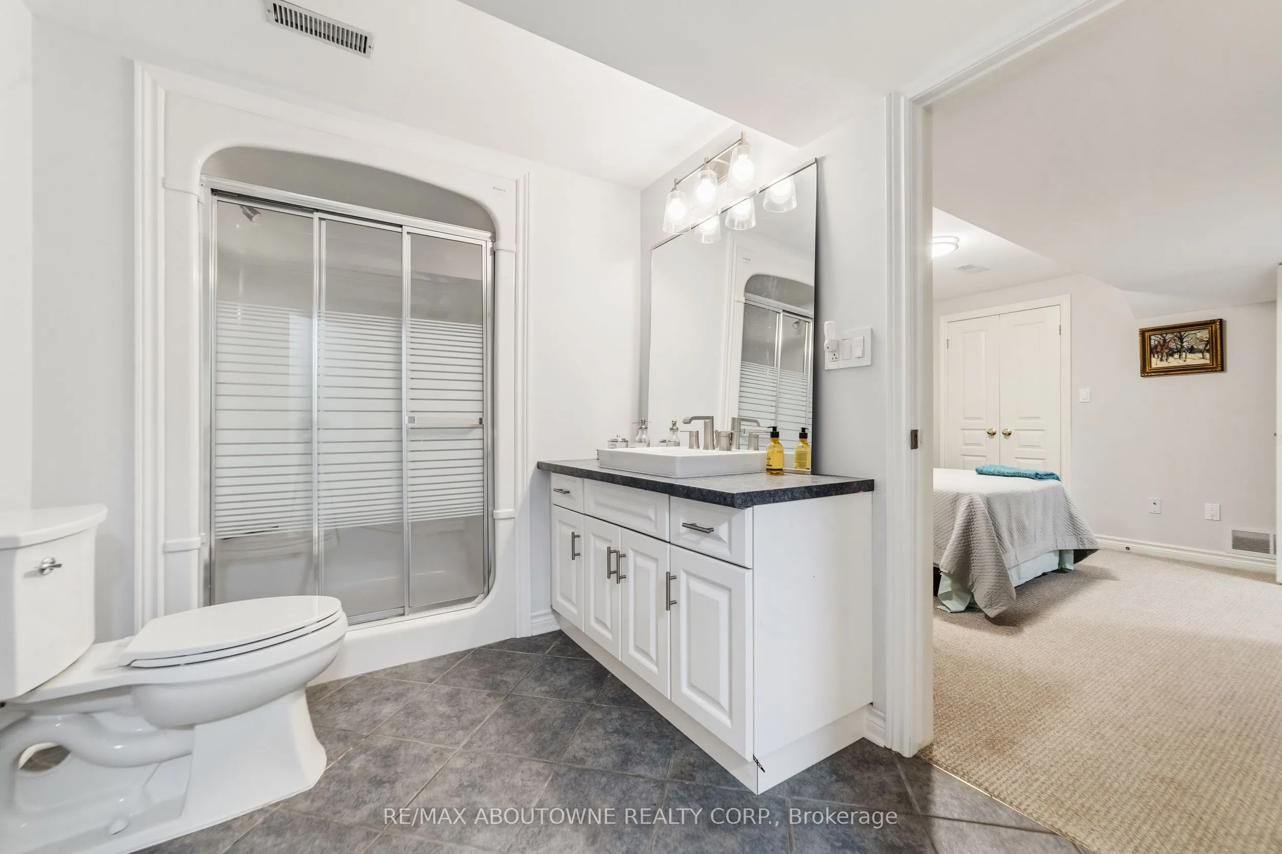 575 Simcoe Street #12