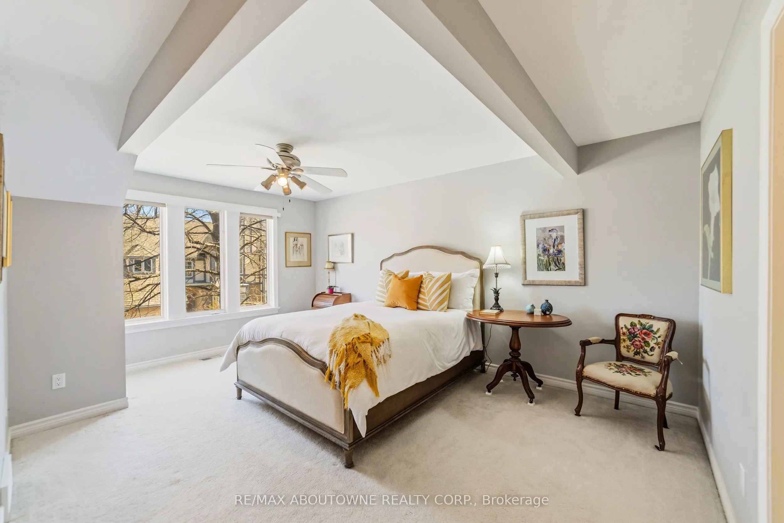 575 Simcoe Street #12