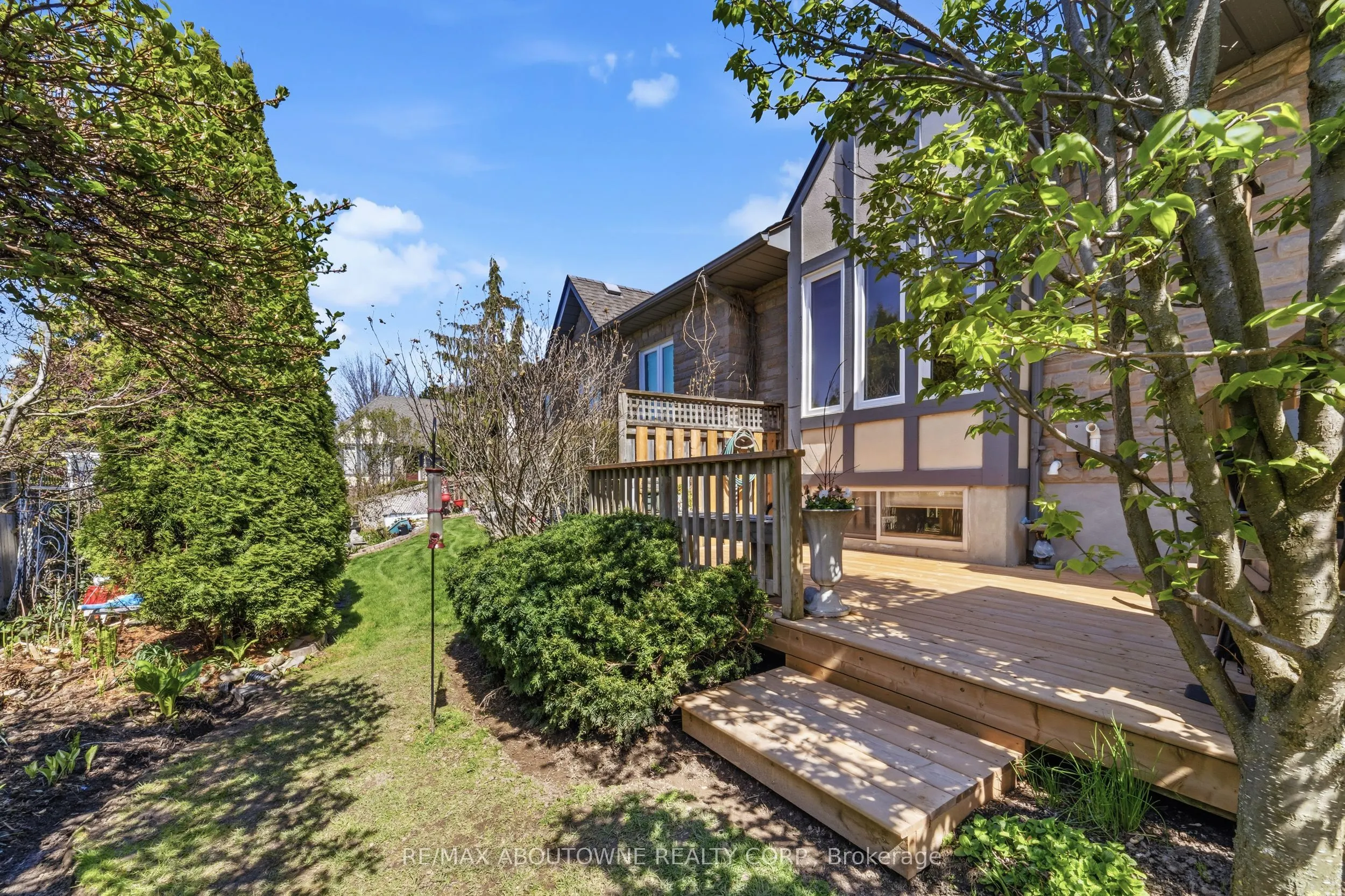 575 Simcoe Street #12
