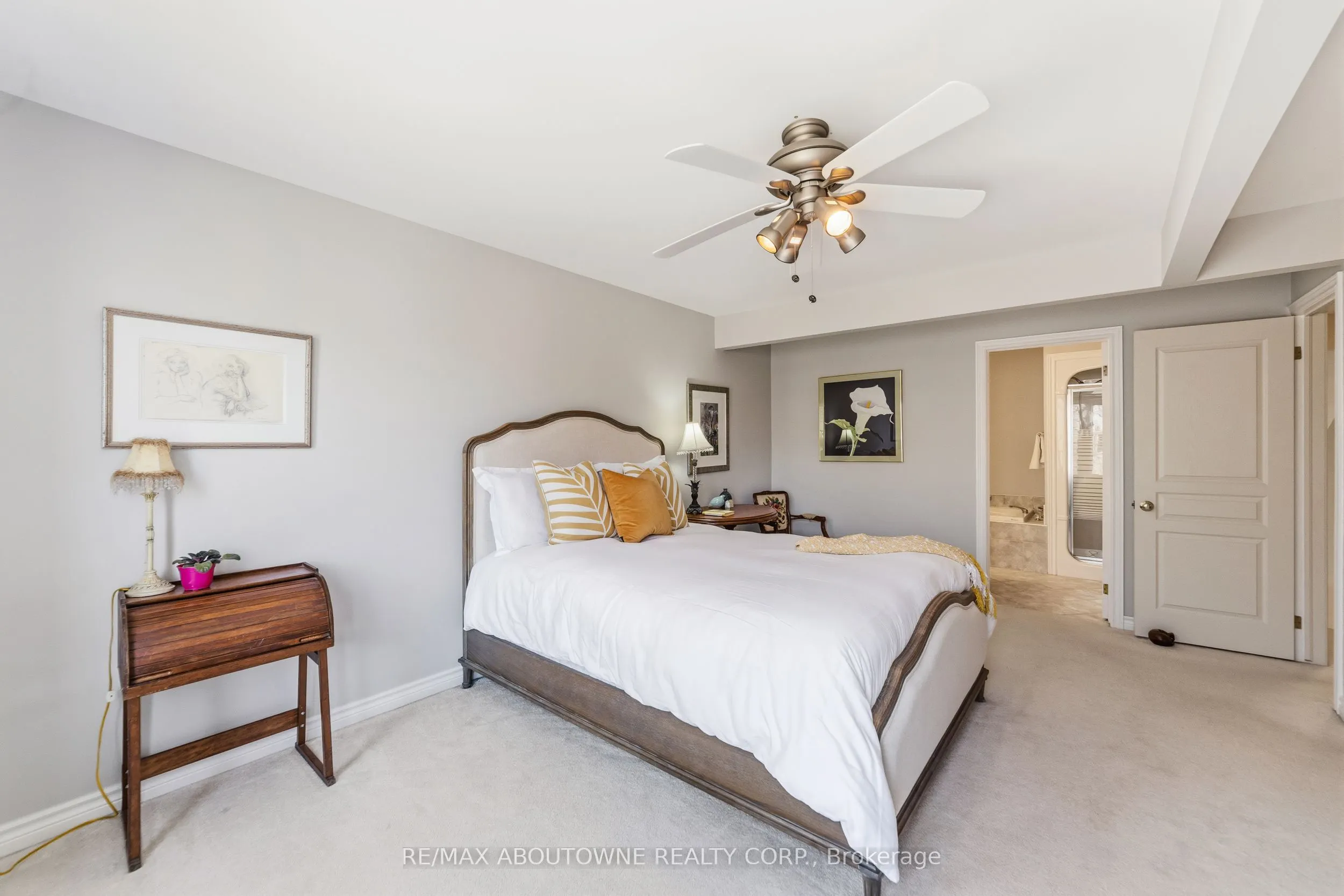 575 Simcoe Street #12