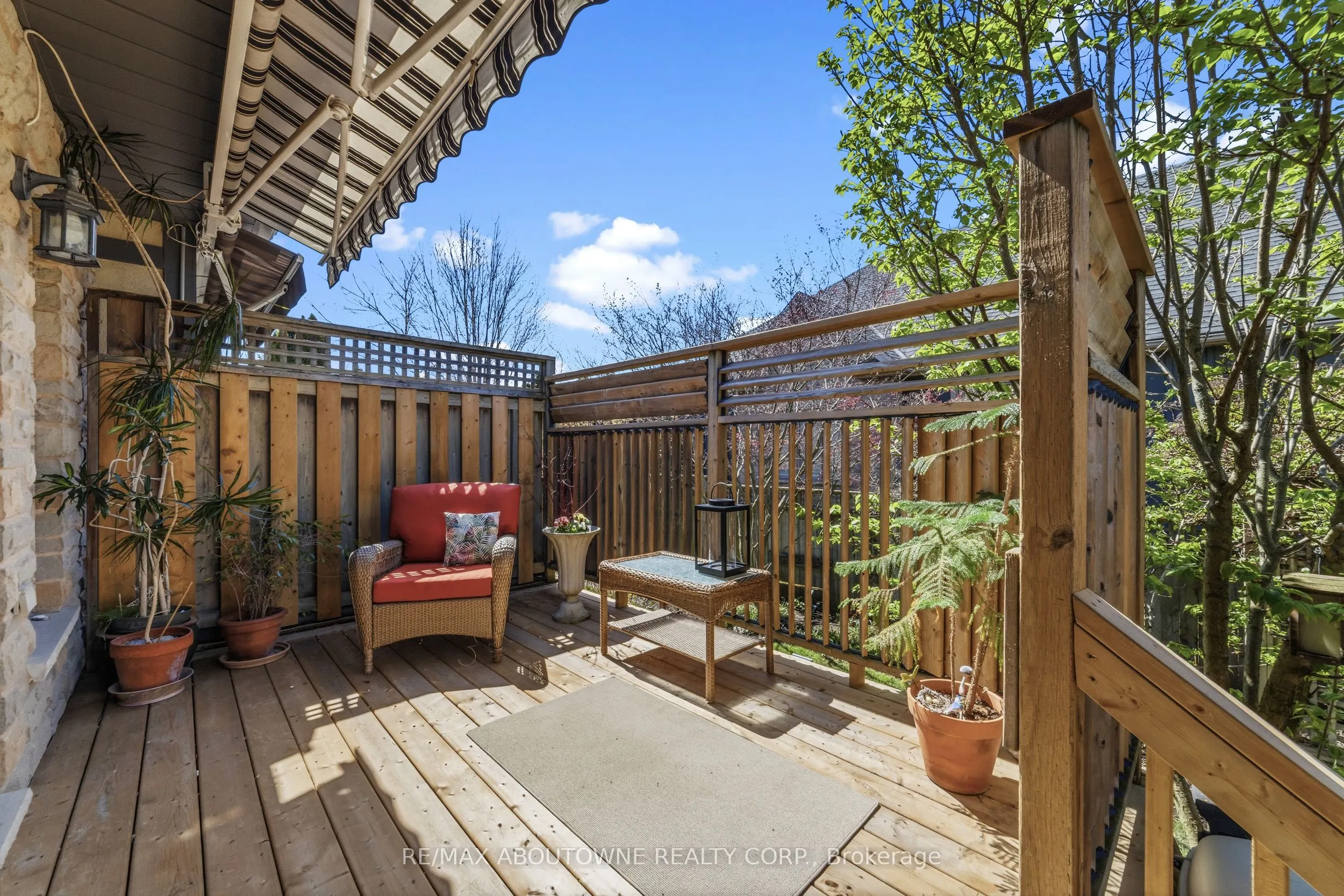 575 Simcoe Street #12