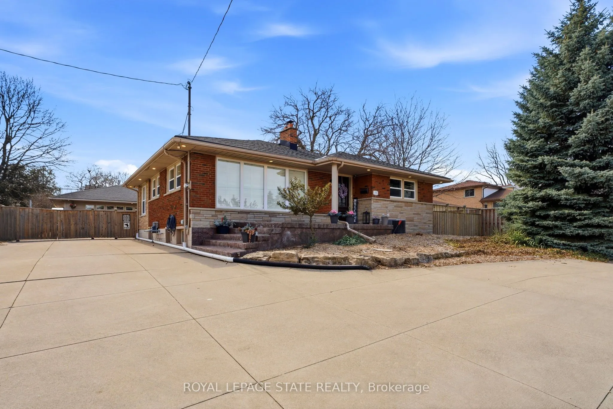 473 Mohawk Road W