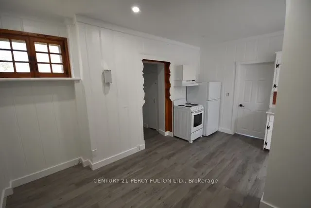 23 Glenelg Street W