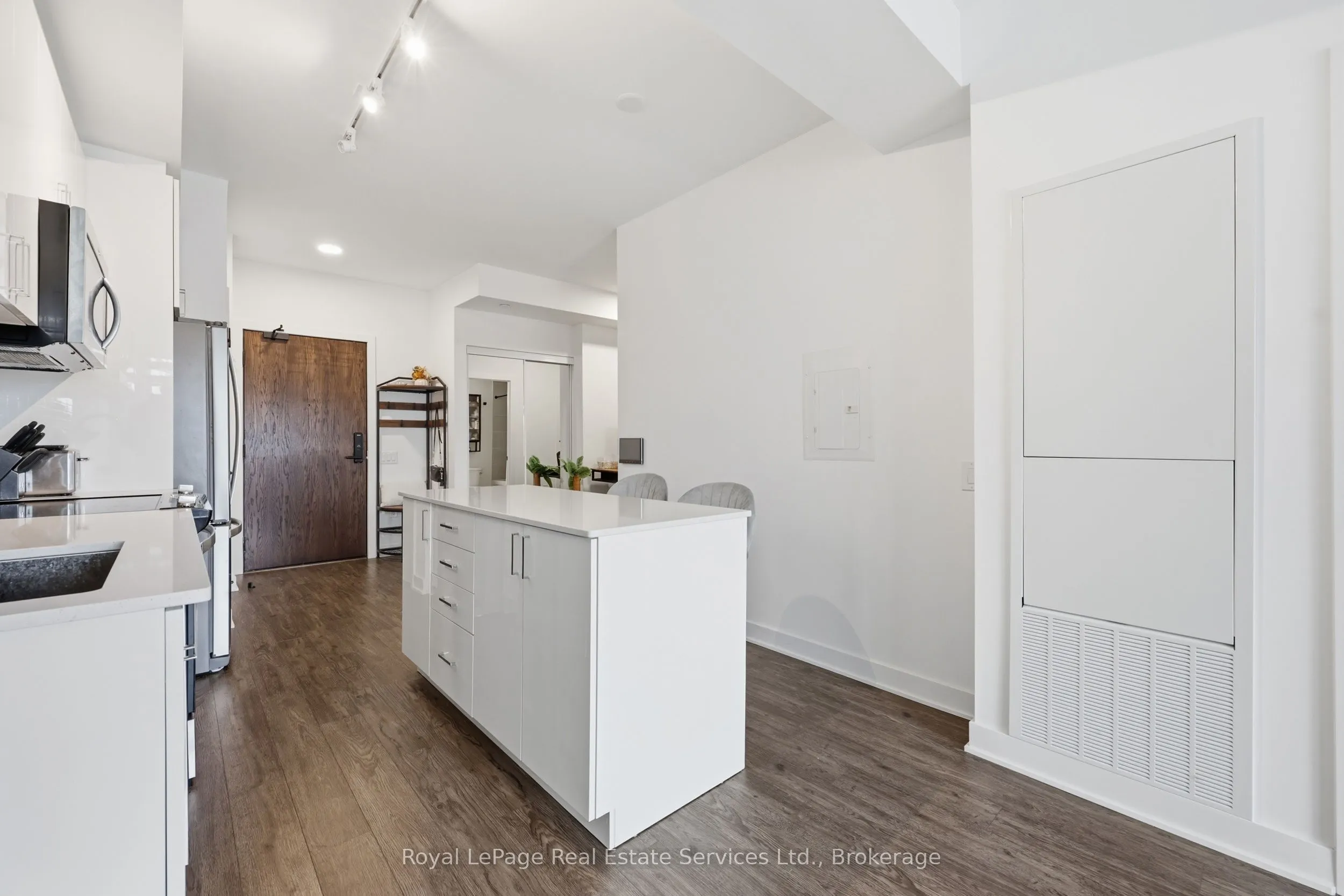 2782 Barton Street E #202