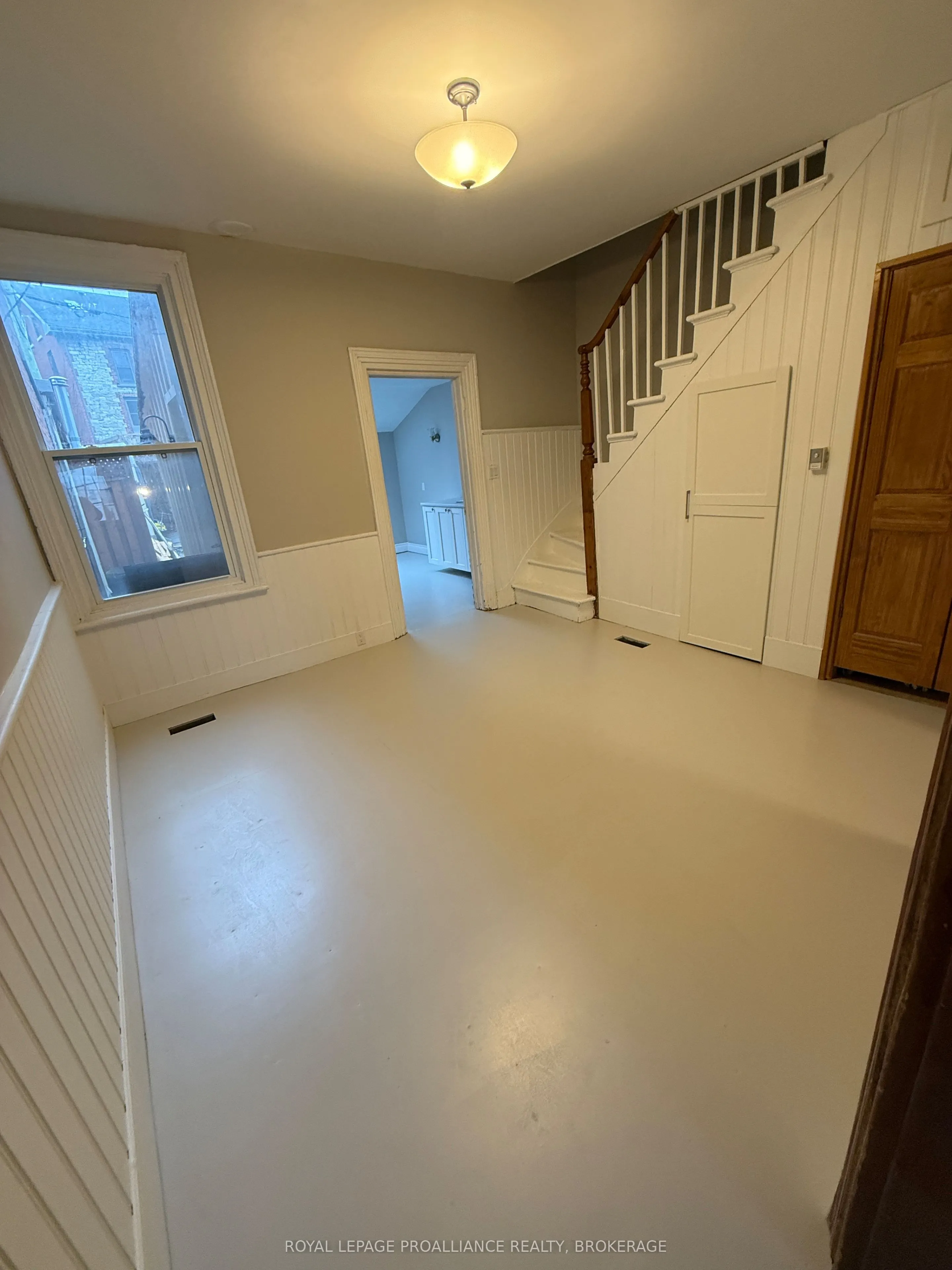 272 Wellington Street