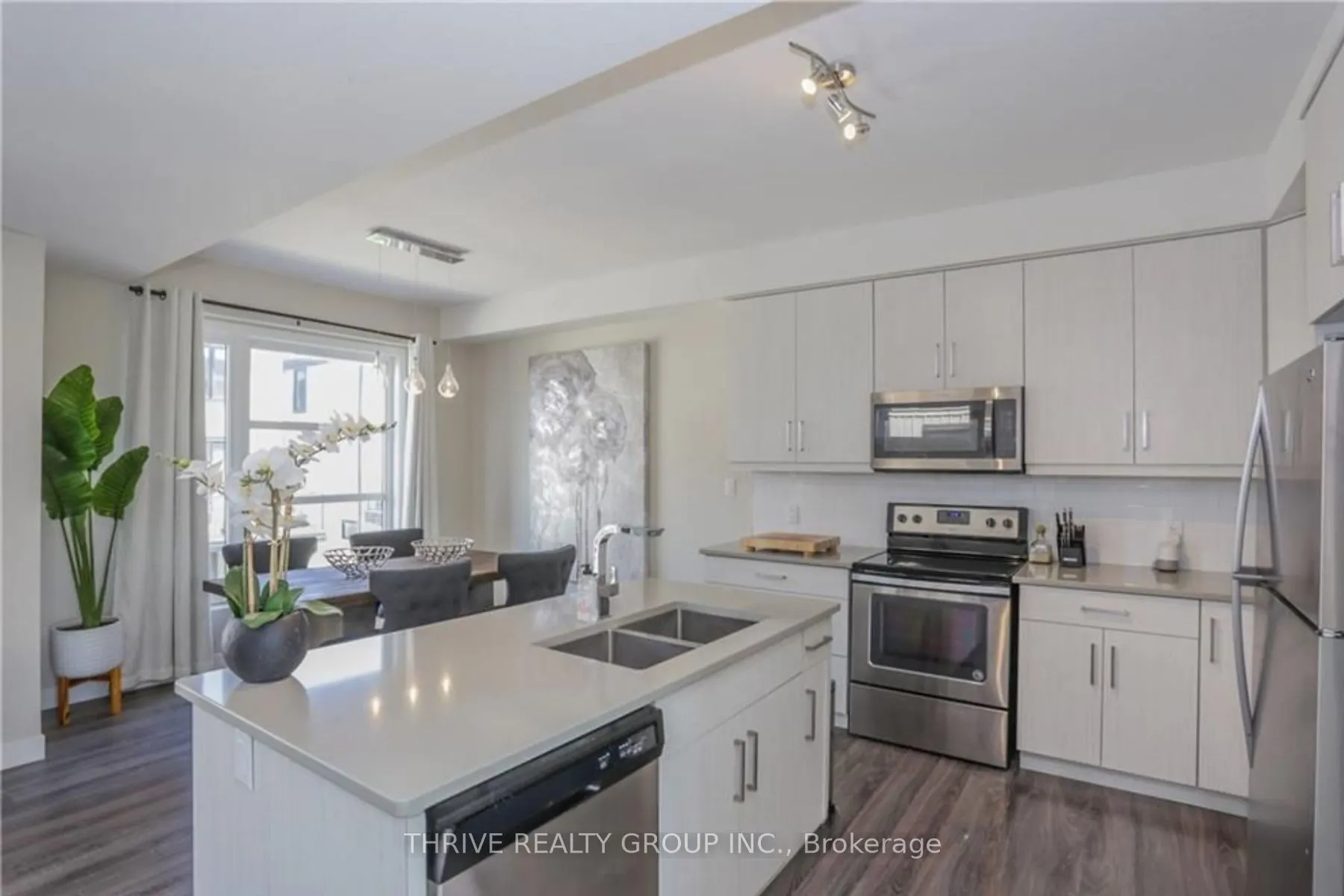 921 SARNIA Road