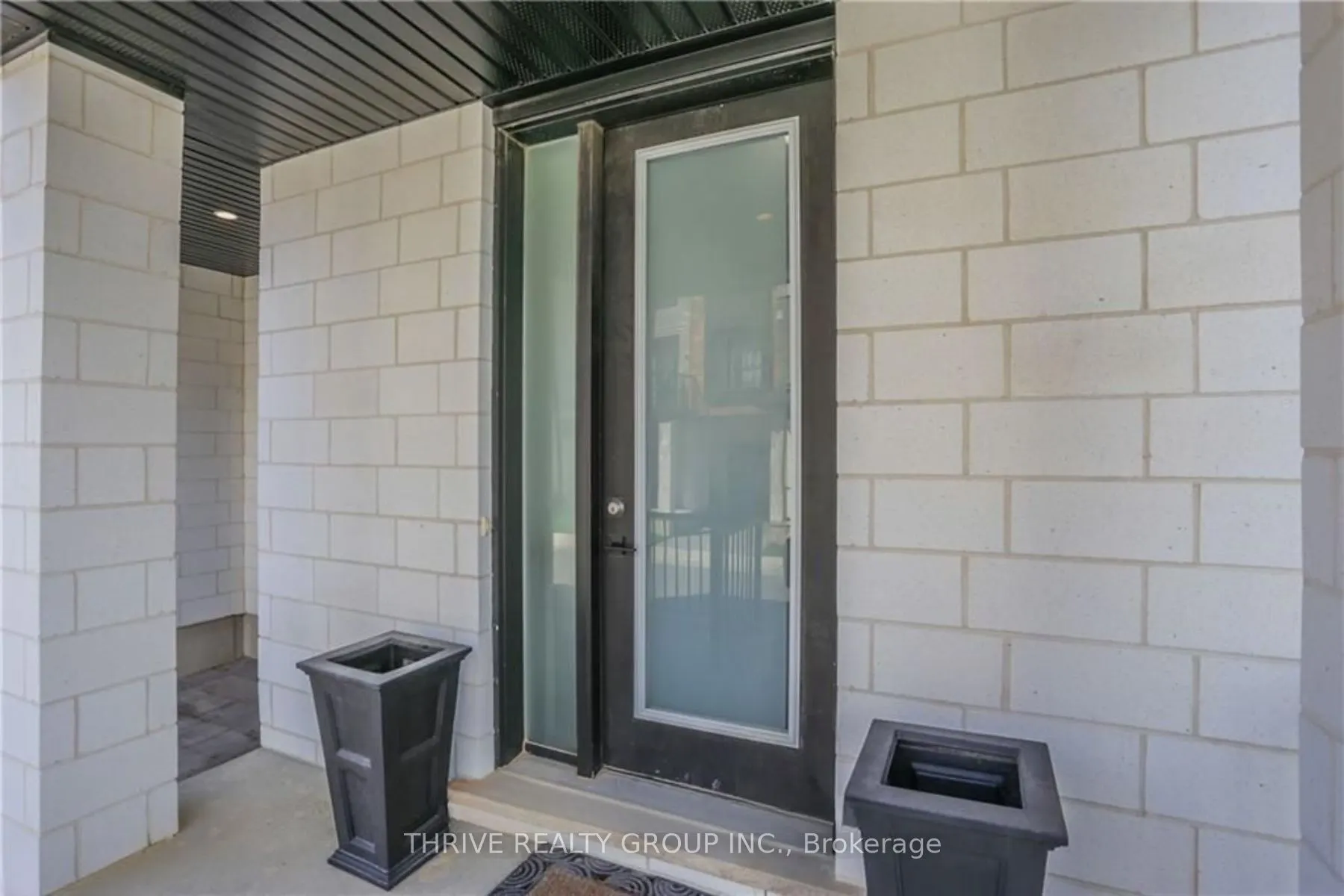 921 SARNIA Road