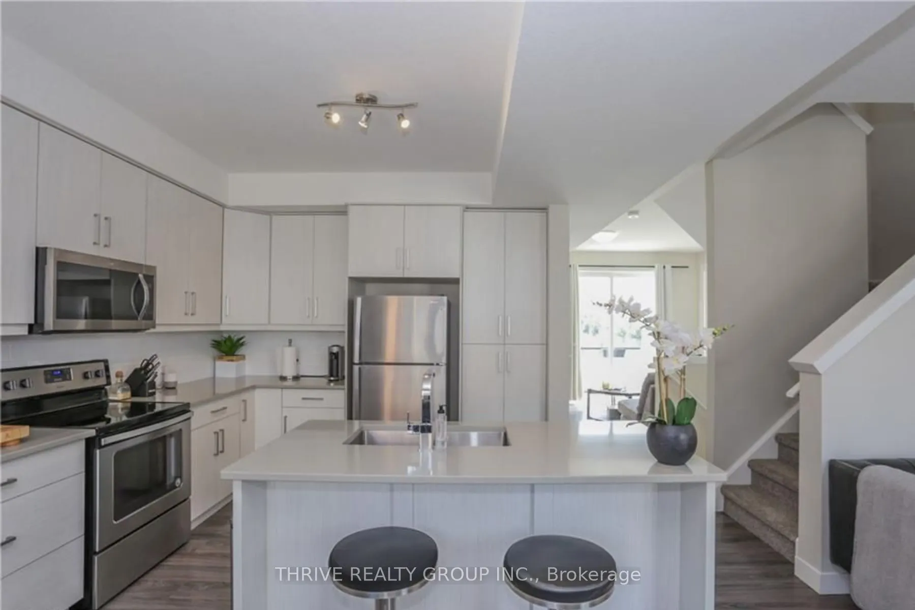 921 SARNIA Road