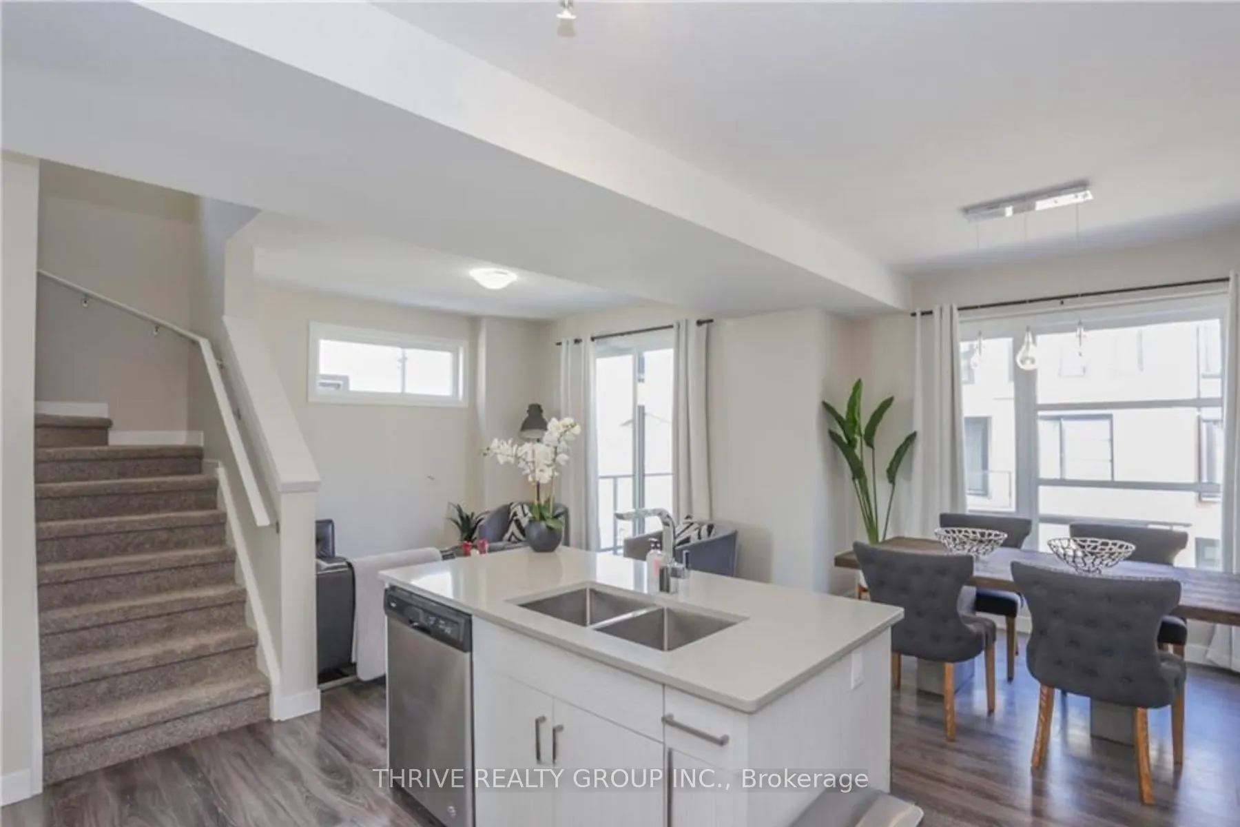 921 SARNIA Road
