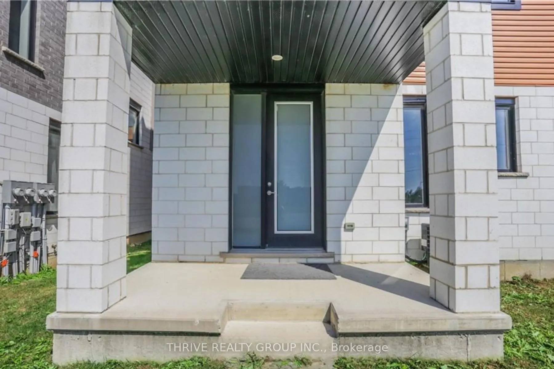921 SARNIA Road