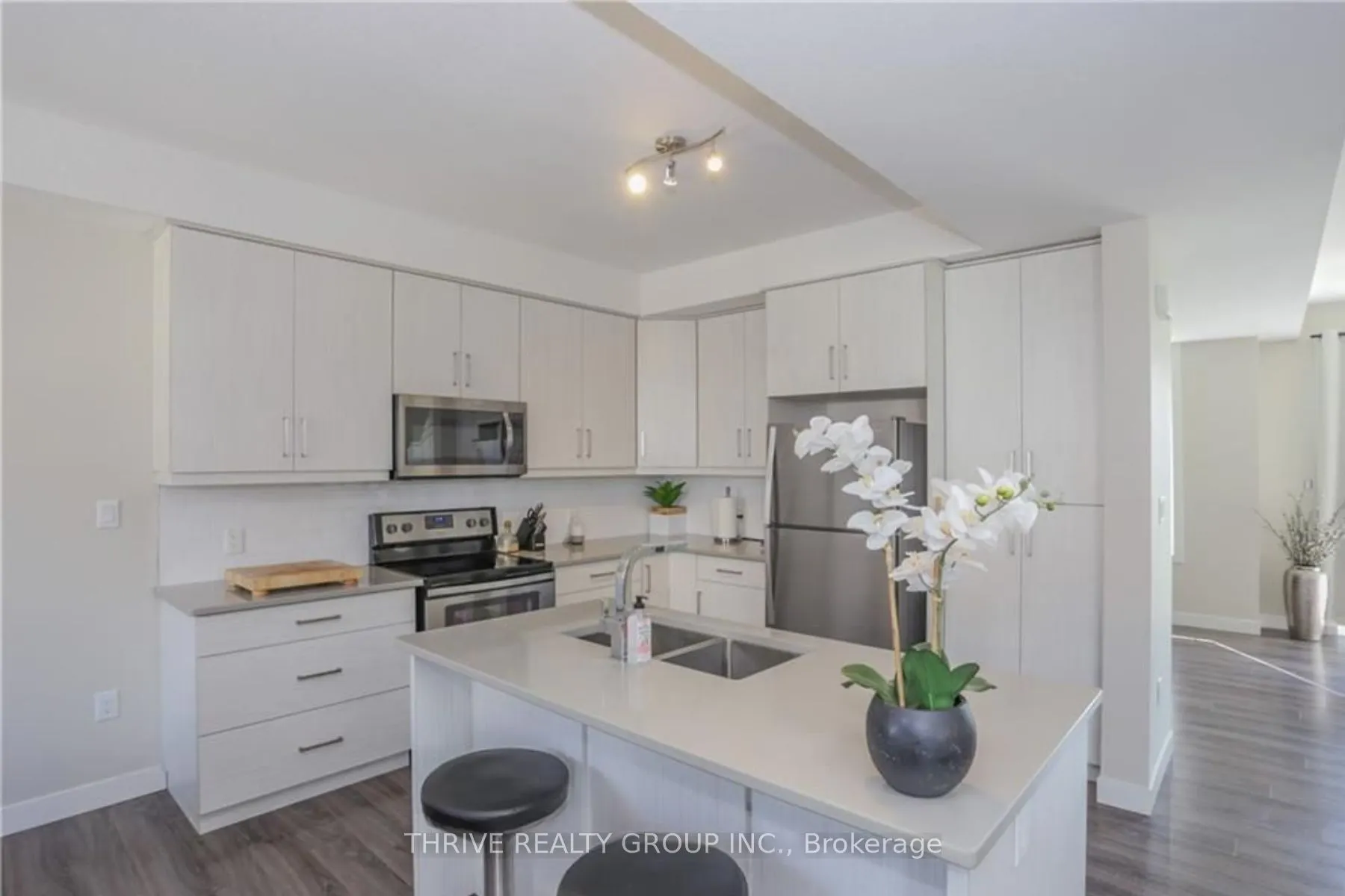 921 SARNIA Road