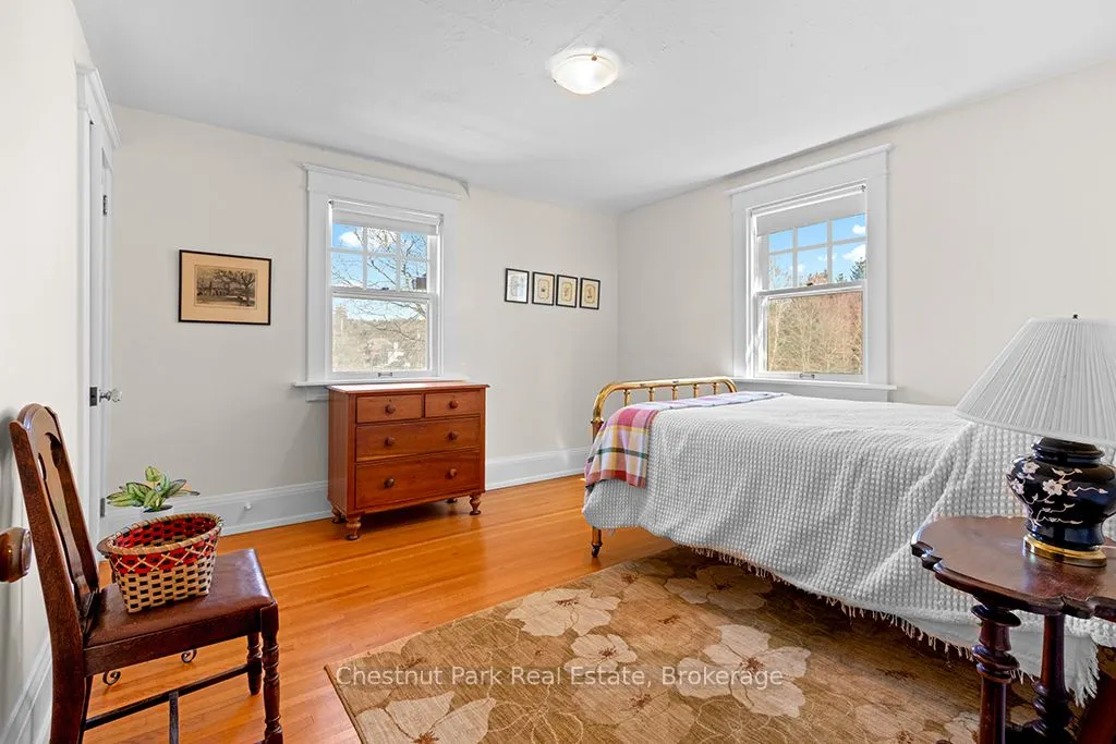 190 4th Street W