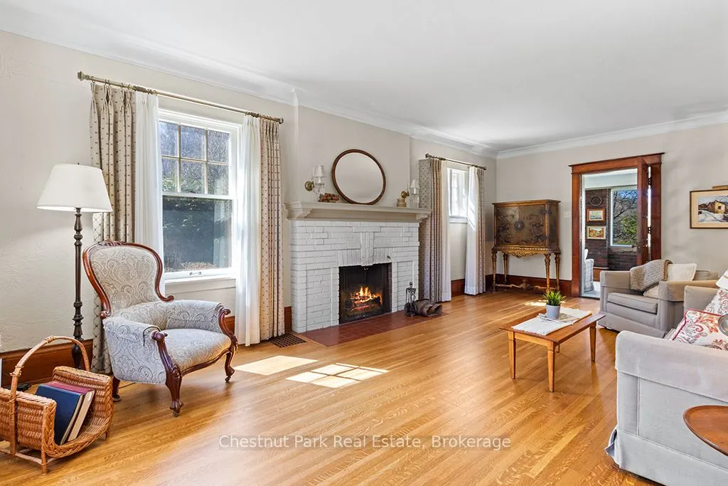 190 4th Street W