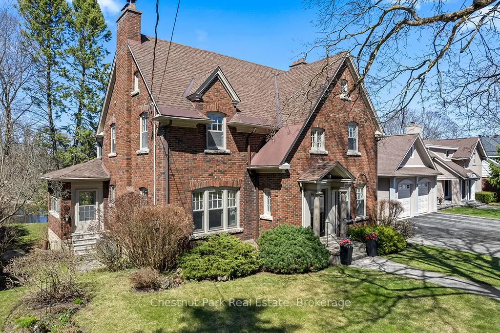 190 4th Street W