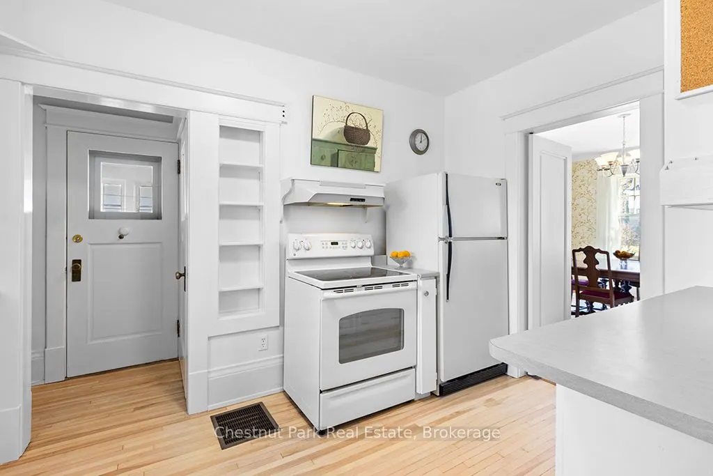 190 4th Street W