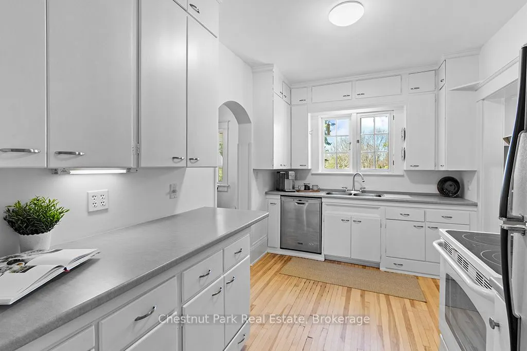 190 4th Street W
