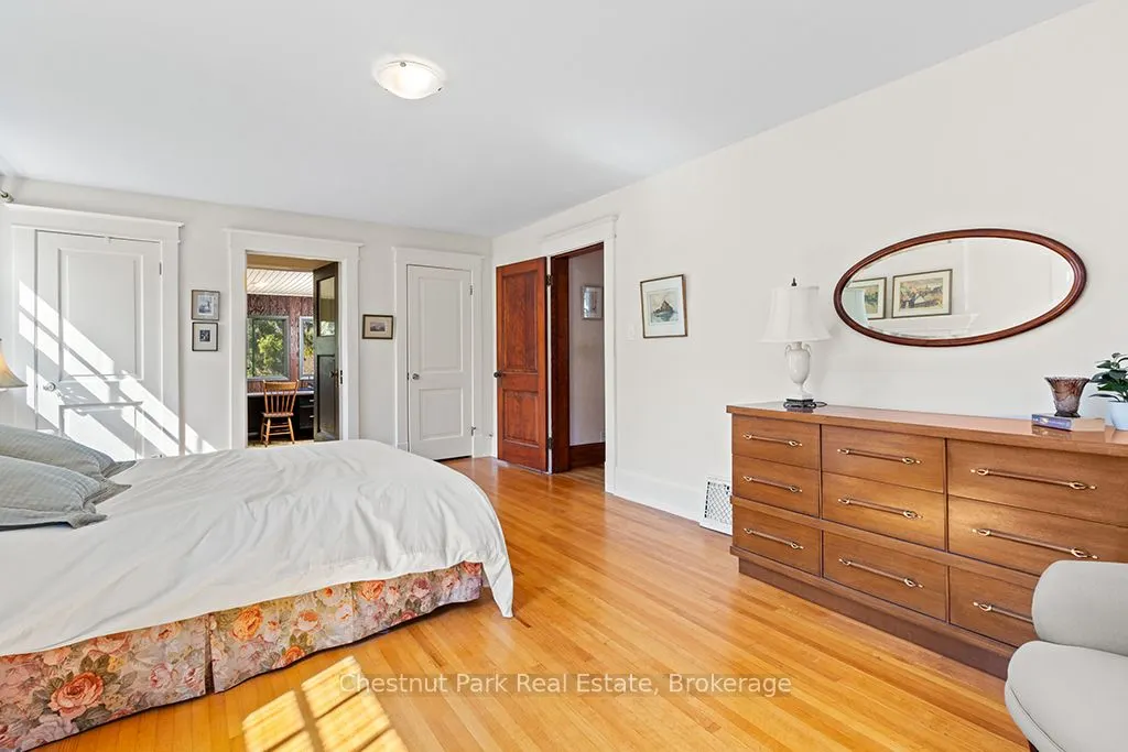 190 4th Street W