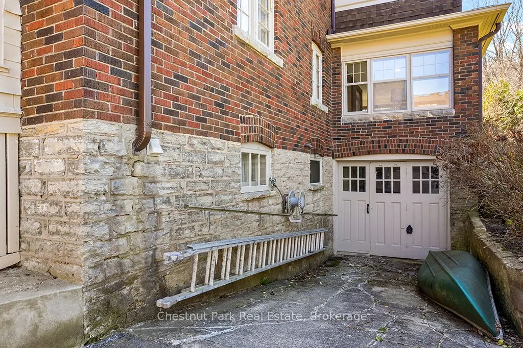 190 4th Street W