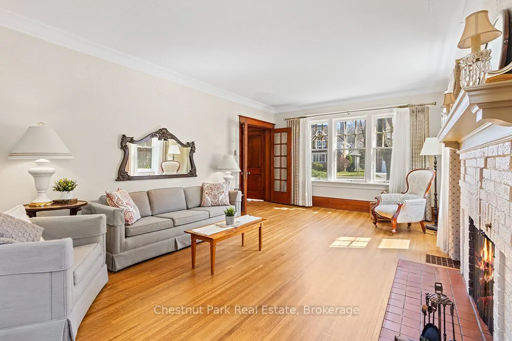 190 4th Street W