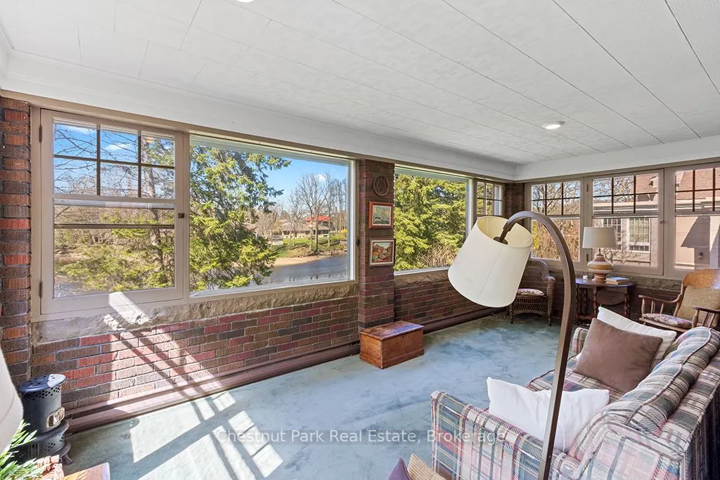 190 4th Street W