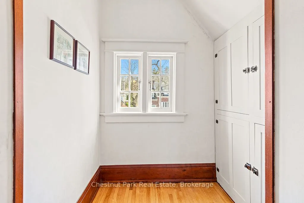 190 4th Street W