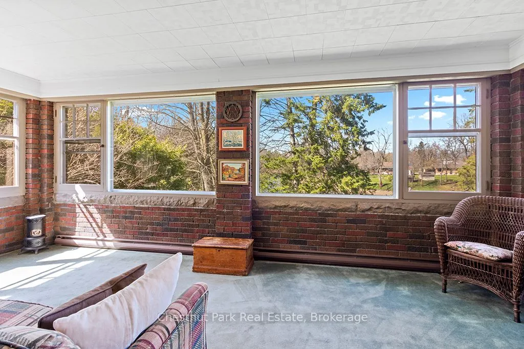 190 4th Street W