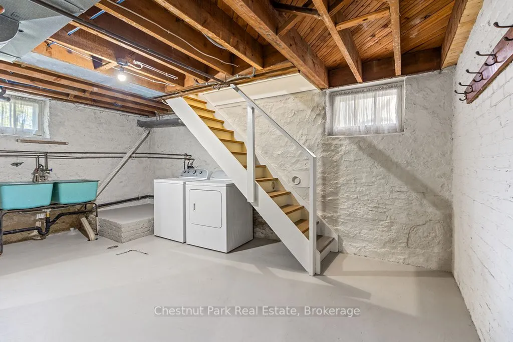 190 4th Street W